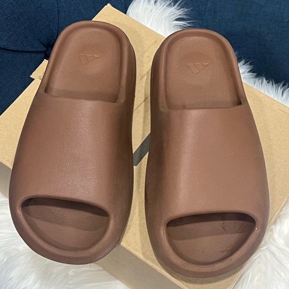 💥Yeezy Slides Flax💥 - Picture 1 of 3